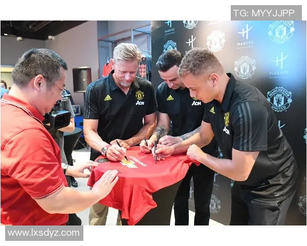 中国足球鞋首次亮相国际赛场 传奇球星亲身穿戴展示品牌魅力