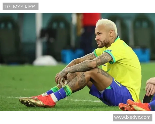 卡塔尔队足球球星带领球队奋勇拼搏展现中东足球独特魅力